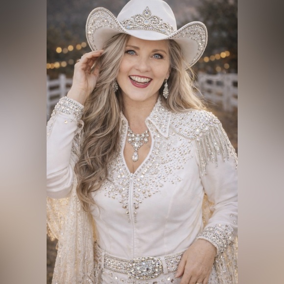 🐝LIVE LISTING🐝 Anything Goes Shows! - Picture 9 of 11